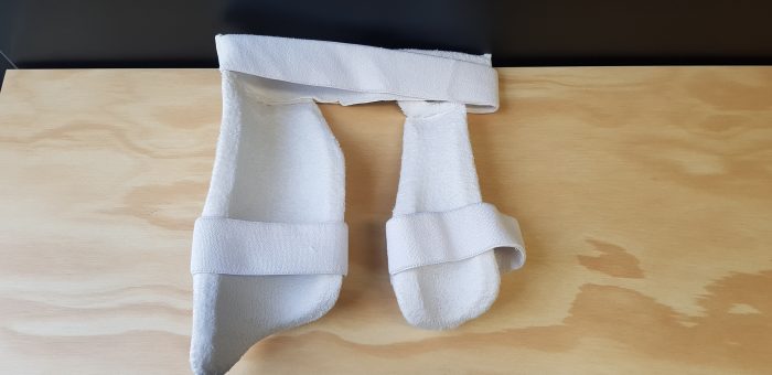 EN Gold Combo Thigh Guard - Right Handed, SENIOR - Image 2