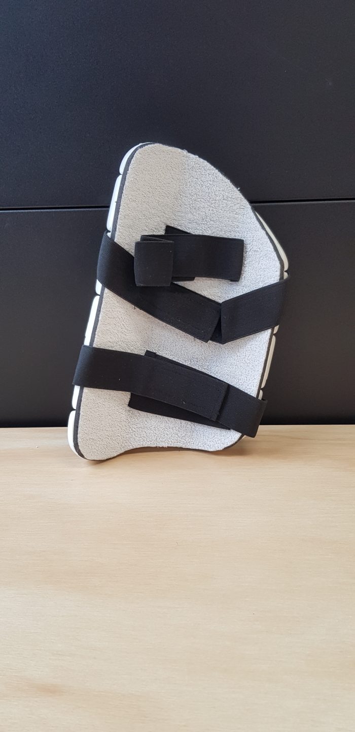 EN JUNIOR THIGH GUARD - Image 2